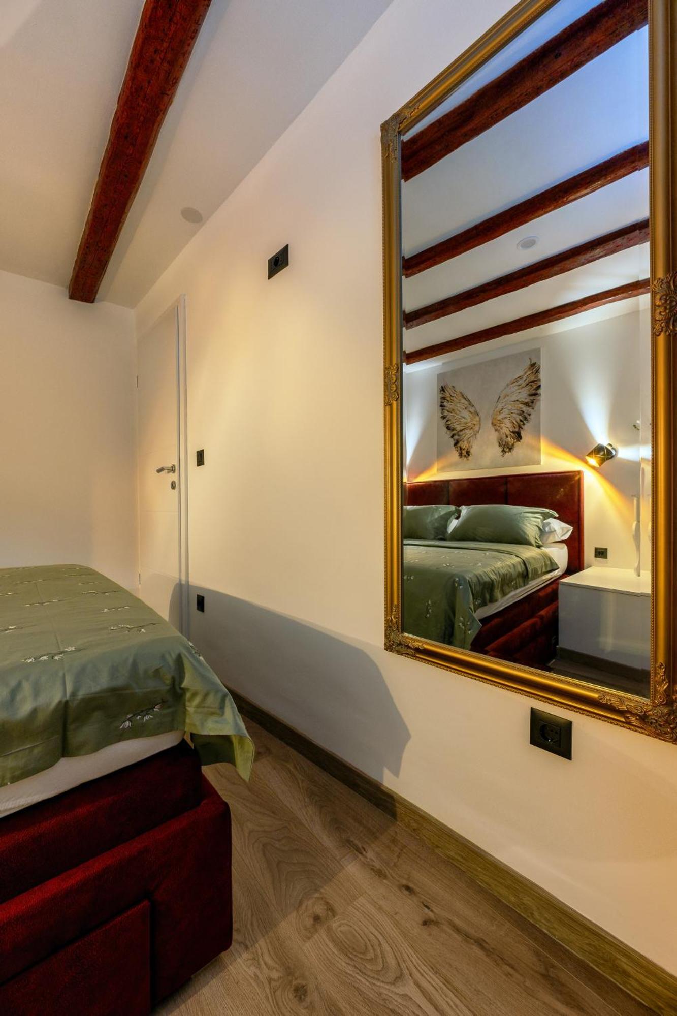 Bernard Deluxe Renovated Peaceful Old Town Gem Apartment Split Luaran gambar