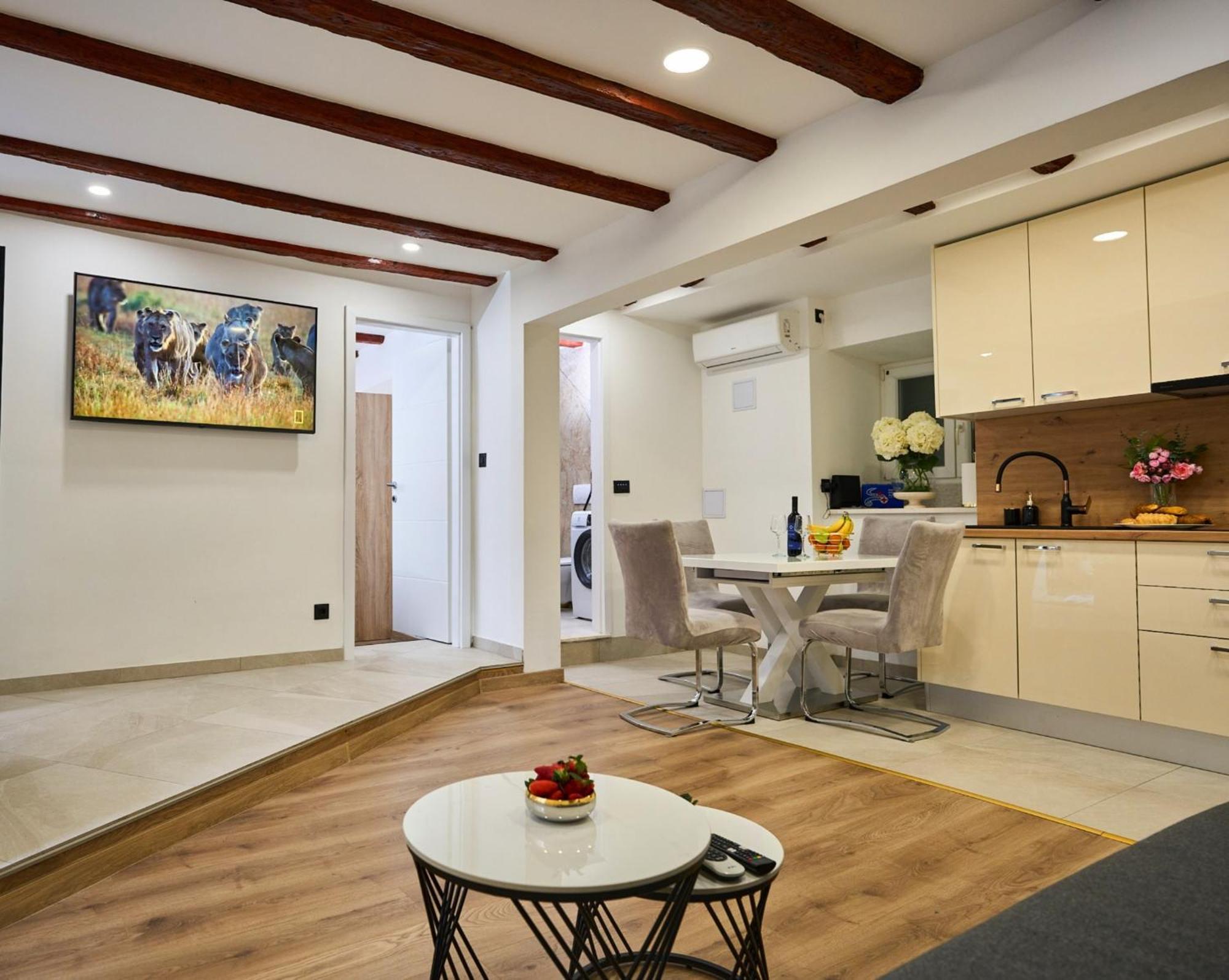 Bernard Deluxe Renovated Peaceful Old Town Gem Apartment Split Luaran gambar